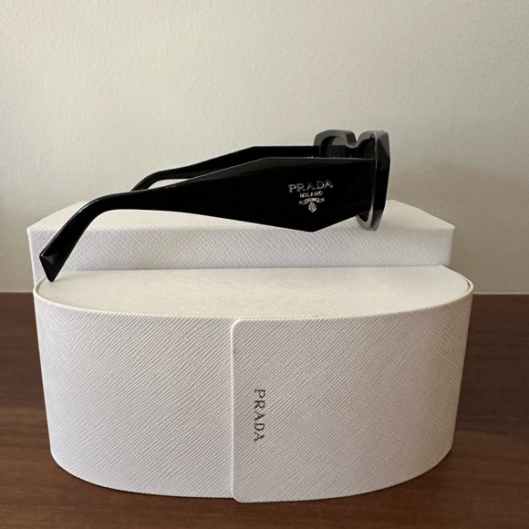 Prada Symbole sunglasses - Picture 7 of 11